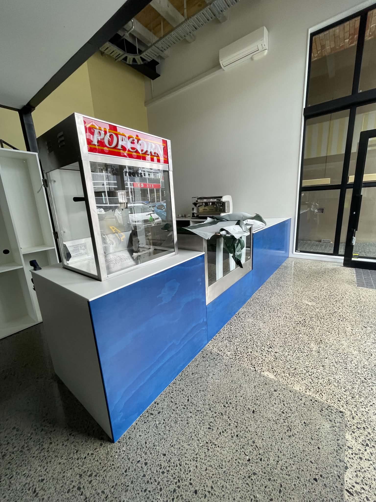 Retail kiosk fitout